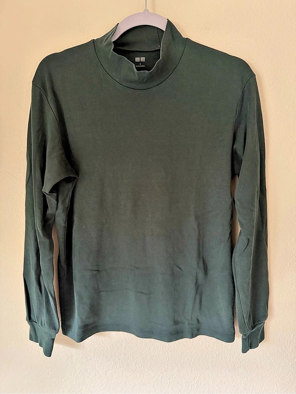 Uniqlo Long Sleeve Mock Neck in Green Size Small